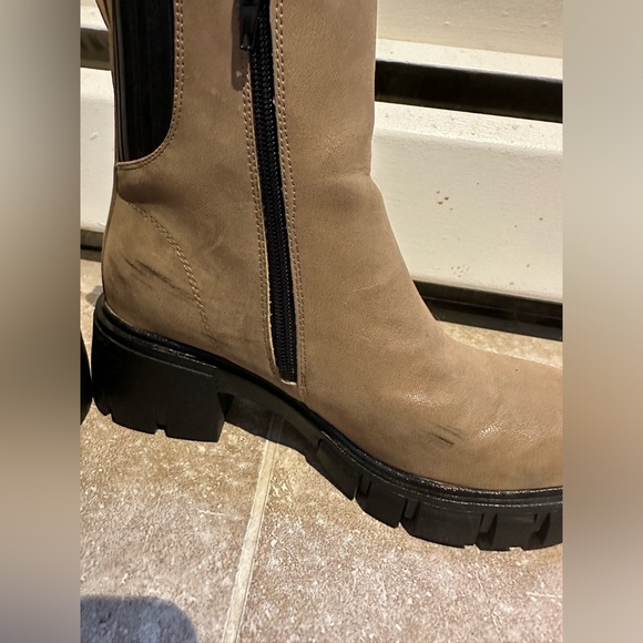 MIA Chelsea Boots - Picture 2 of 5